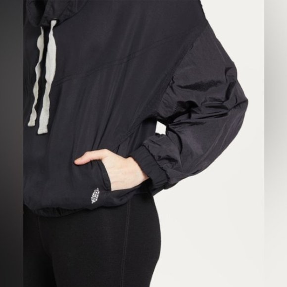 Free People Movement Far & Away Black Pullover Windbreaker Jacket - Picture 12 of 12